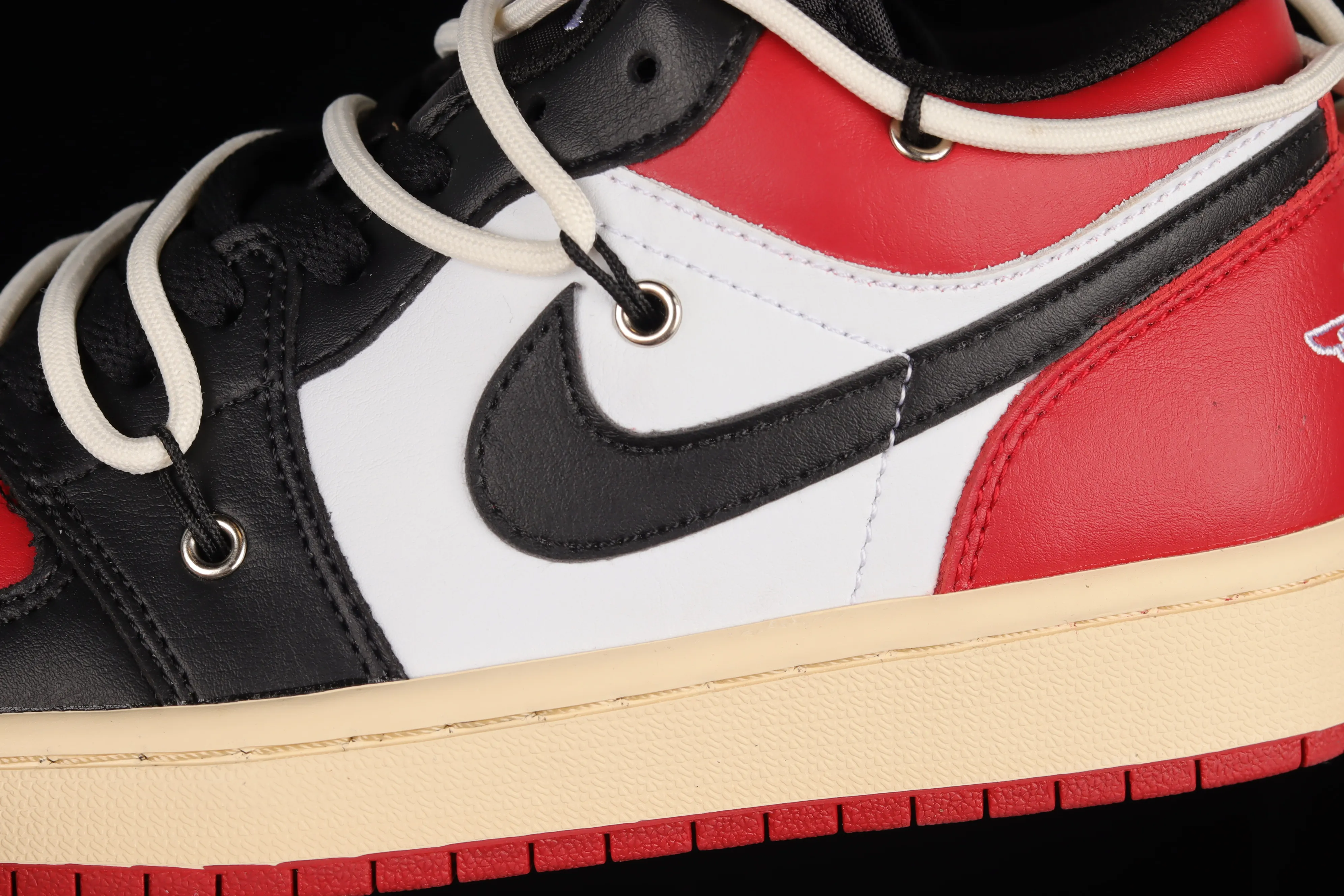 All categories Air Jordan Jordan series basketball shoes Air Jordan 1 Low Z version Air Jordan 1 Low AJ1 Joe 1 customized version Chicago color matching deconstruction Sports culture basketball shoes 553560-612